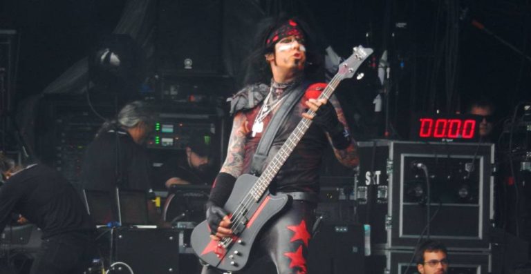 Nikki Sixx Avec Sixx Am Au Hellfest 2016 1.jpg