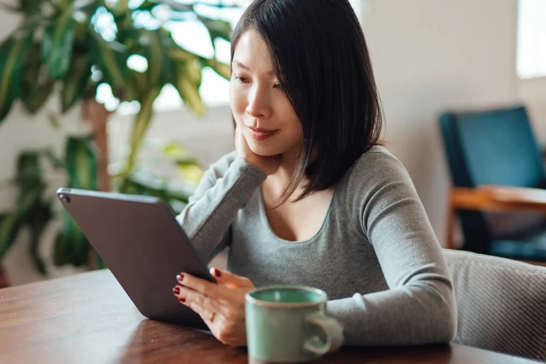 1800ss Getty Rf Woman Reading On Tablet.jpg