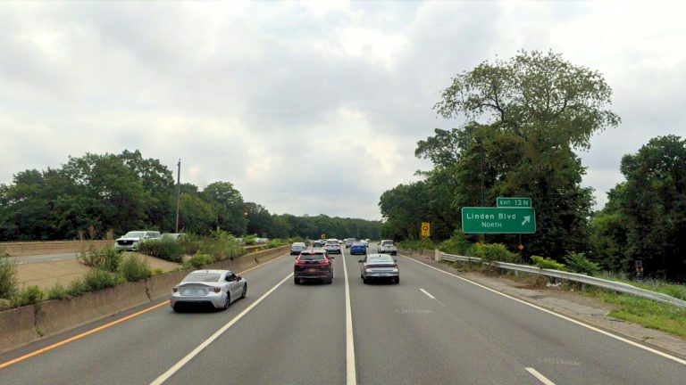 Southern State Parkway Exit 13.jpg