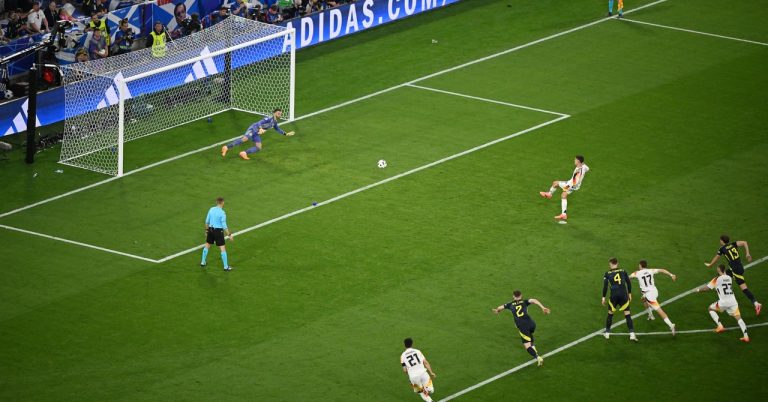 Science Worldcup Penaltykick Gettyimages 2157605868.jpg