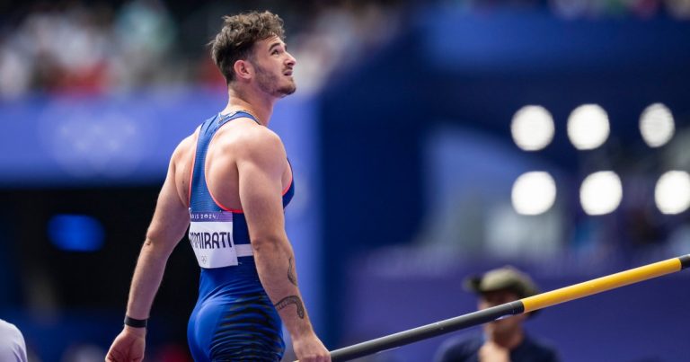 Anthony Ammirati Pole Vault Bulge.jpg