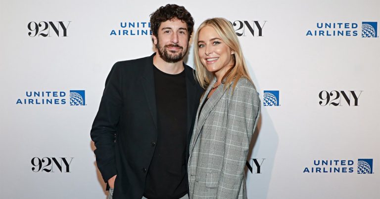 Jason Biggs And Wife Jenny Mollen Put Their Spousal Knowledge To The Test After 16 Years Of Marriage 4.jpg