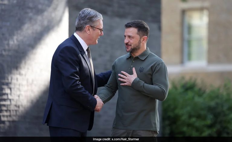 S19mn97o Keir Starmer Volodymyr Zelenskyy 625x300 19 November 24.jpeg